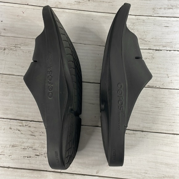 Oofos OOahh Black Slide - Picture 5 of 12